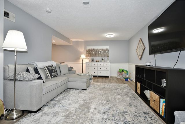 1125 Valleyview Dr, Cecil, PA 15055