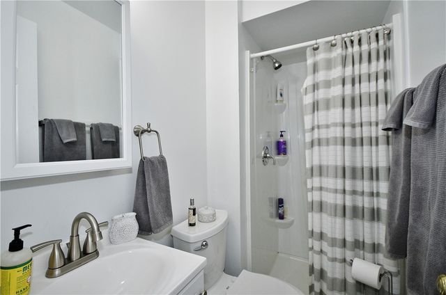 1125 Valleyview Dr, Cecil, PA 15055