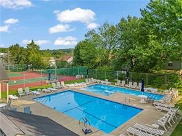 1125 Valleyview Dr, Cecil, PA 15055