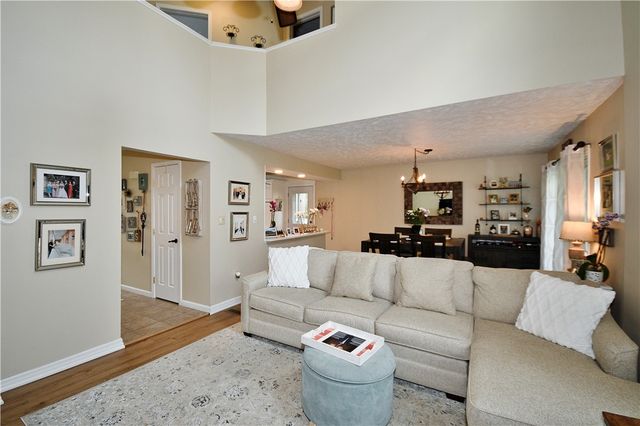 1125 Valleyview Dr, Cecil, PA 15055