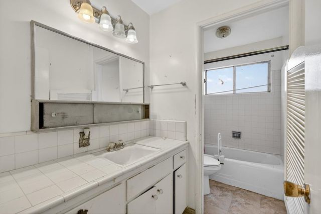 7517 Parkwoods Dr, Stockton, CA 95207