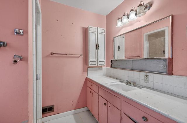 7517 Parkwoods Dr, Stockton, CA 95207