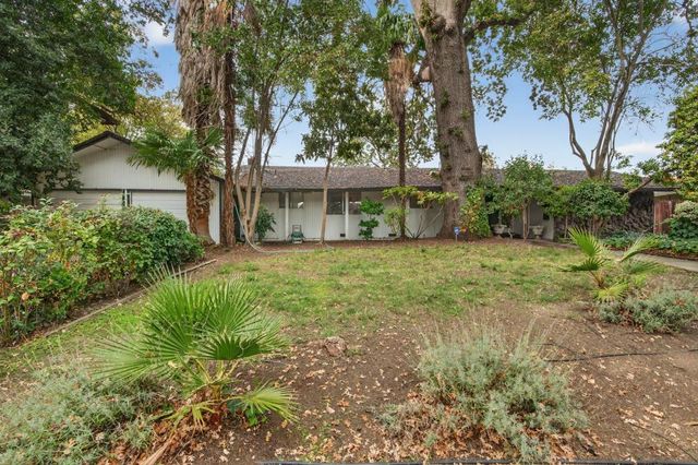 7517 Parkwoods Dr, Stockton, CA 95207