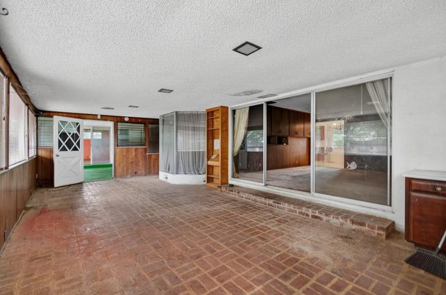 7517 Parkwoods Dr, Stockton, CA 95207