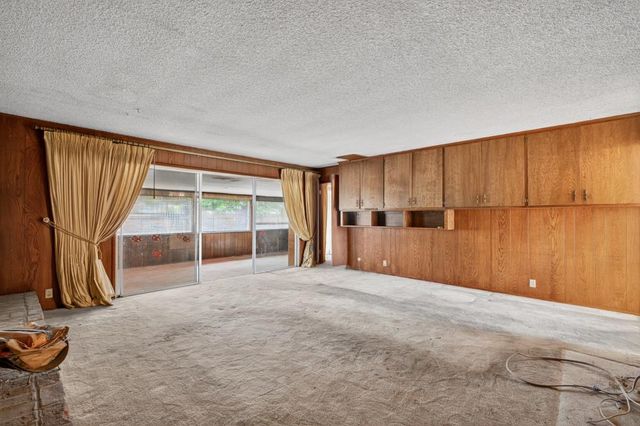 7517 Parkwoods Dr, Stockton, CA 95207