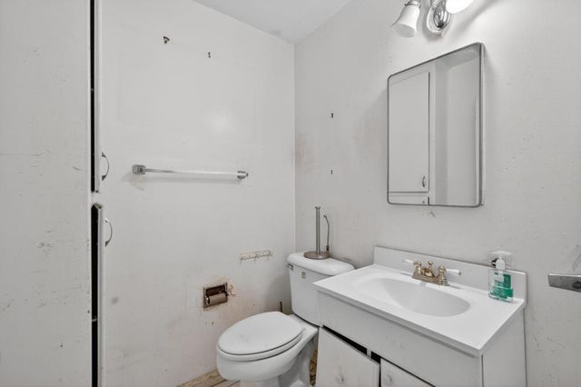 7517 Parkwoods Dr, Stockton, CA 95207