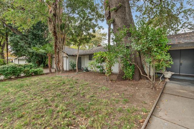 7517 Parkwoods Dr, Stockton, CA 95207