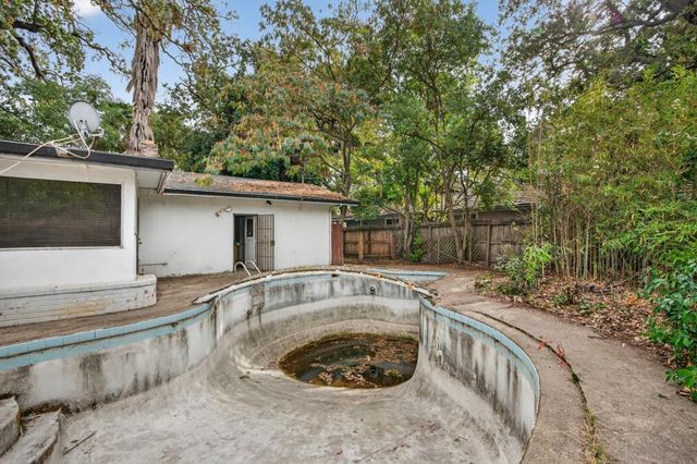 7517 Parkwoods Dr, Stockton, CA 95207