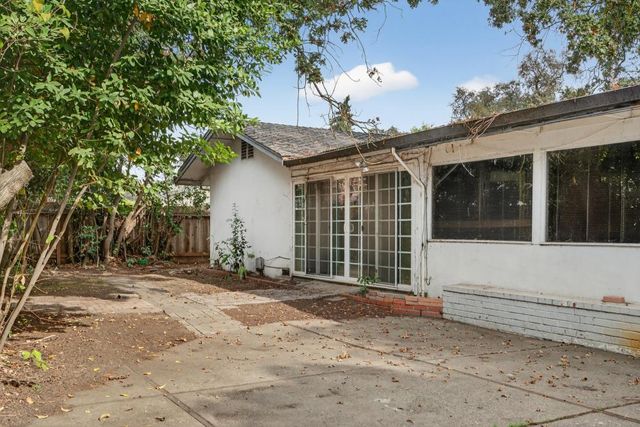 7517 Parkwoods Dr, Stockton, CA 95207