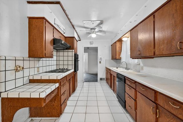 7517 Parkwoods Dr, Stockton, CA 95207