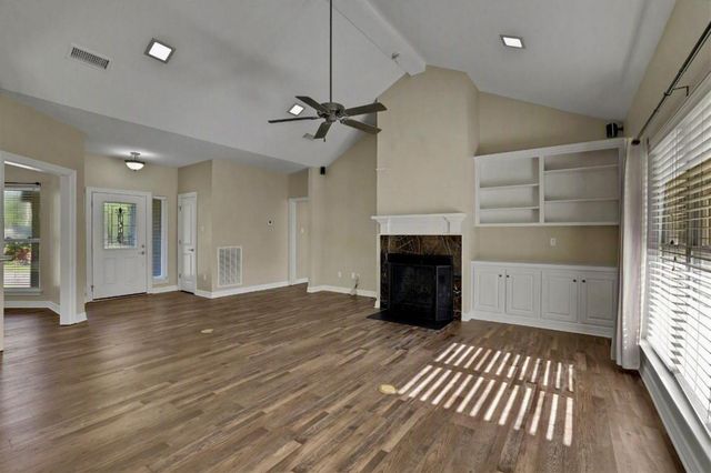 20380 Doral Drive, Huntsville, TX 77320