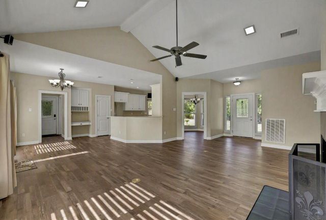 20380 Doral Drive, Huntsville, TX 77320