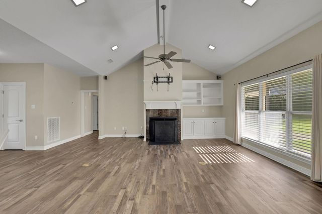 20380 Doral Drive, Huntsville, TX 77320