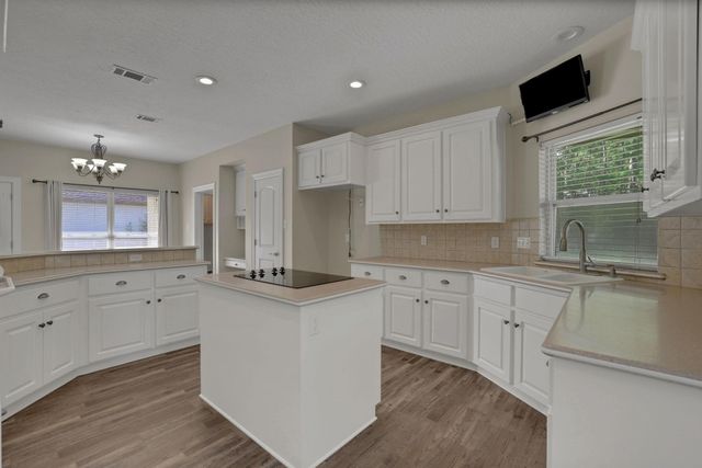20380 Doral Drive, Huntsville, TX 77320