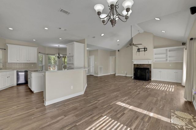 20380 Doral Drive, Huntsville, TX 77320