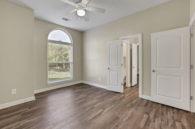 20380 Doral Drive, Huntsville, TX 77320