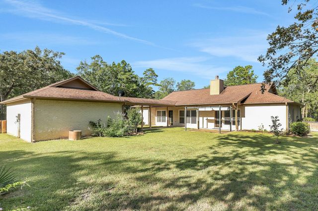 20380 Doral Drive, Huntsville, TX 77320