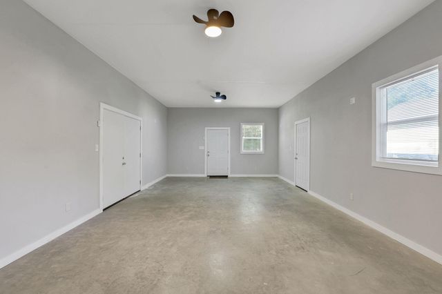 20380 Doral Drive, Huntsville, TX 77320