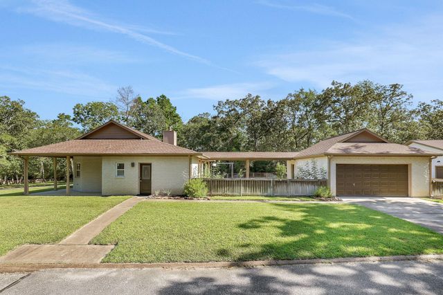 20380 Doral Drive, Huntsville, TX 77320