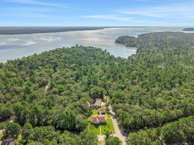 20380 Doral Drive, Huntsville, TX 77320