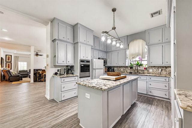 1218 Forest Oak Drive, Altair, TX 77442
