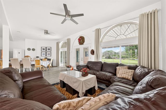1218 Forest Oak Drive, Altair, TX 77442