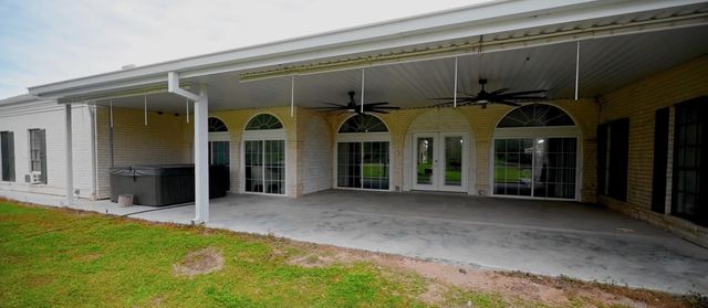 1218 Forest Oak Drive, Altair, TX 77442