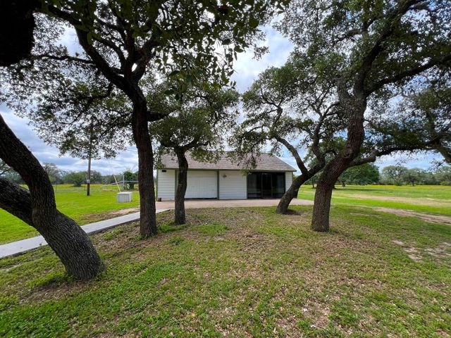 1218 Forest Oak Drive, Altair, TX 77442