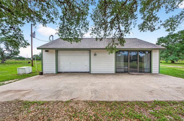1218 Forest Oak Drive, Altair, TX 77442
