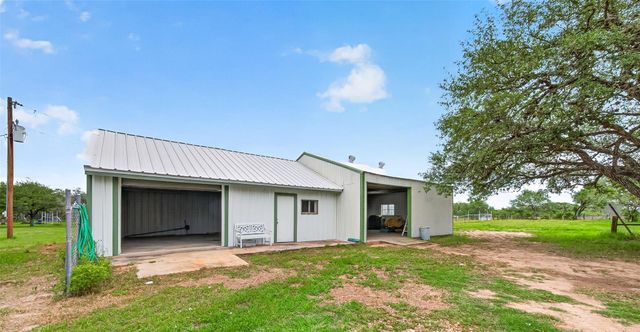 1218 Forest Oak Drive, Altair, TX 77442