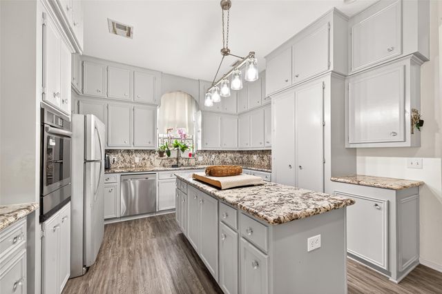 1218 Forest Oak Drive, Altair, TX 77442