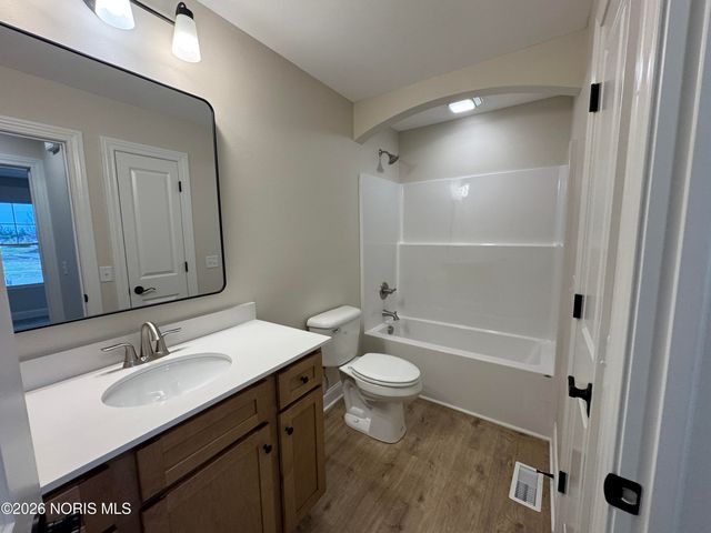 5021 Easton Drive, Oregon, OH 43616