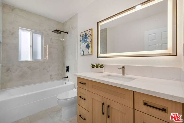 4933 W 20th Street, Los Angeles, CA 90016