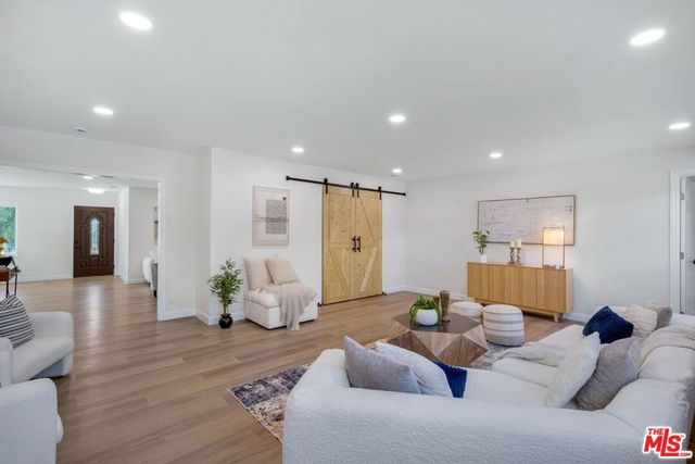 4933 W 20th Street, Los Angeles, CA 90016