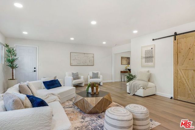 4933 W 20th Street, Los Angeles, CA 90016