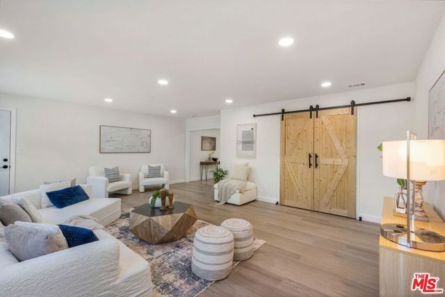 4933 W 20th Street, Los Angeles, CA 90016