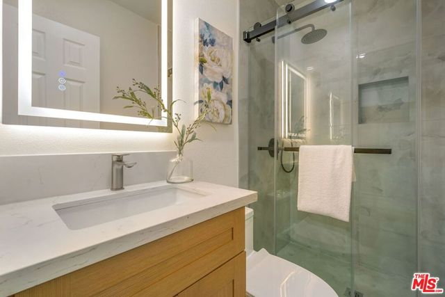 4933 W 20th Street, Los Angeles, CA 90016