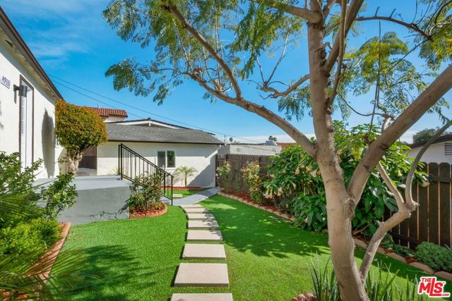 4933 W 20th Street, Los Angeles, CA 90016