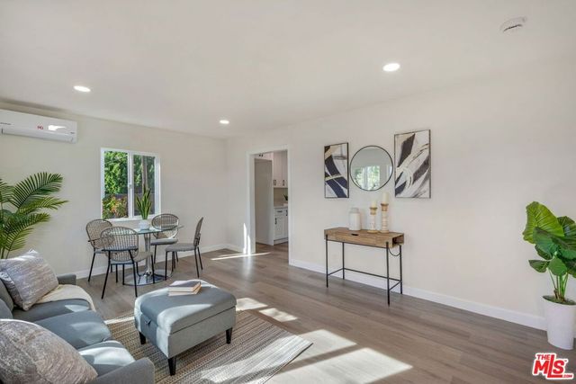 4933 W 20th Street, Los Angeles, CA 90016