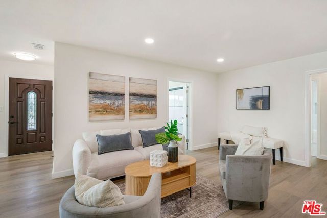 4933 W 20th Street, Los Angeles, CA 90016