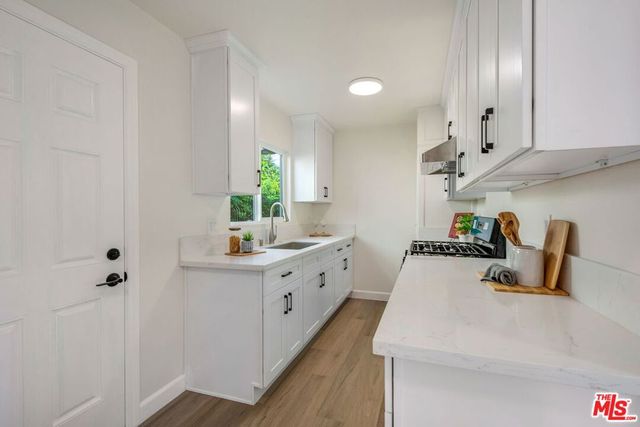 4933 W 20th Street, Los Angeles, CA 90016