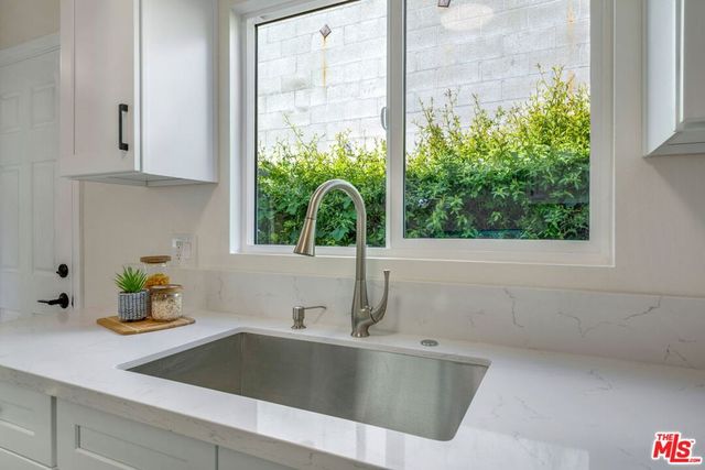 4933 W 20th Street, Los Angeles, CA 90016