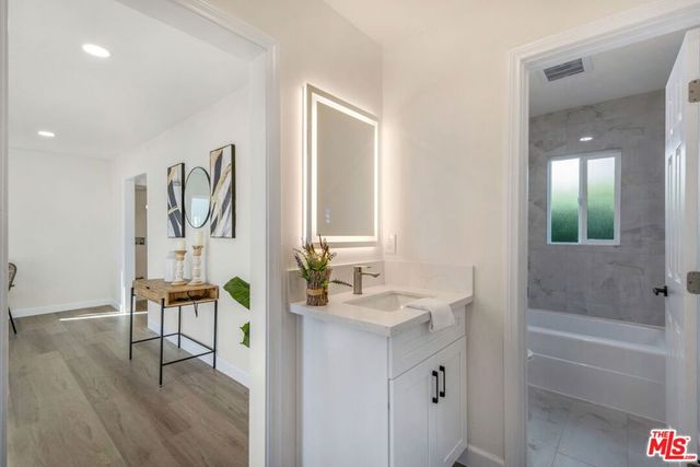 4933 W 20th Street, Los Angeles, CA 90016