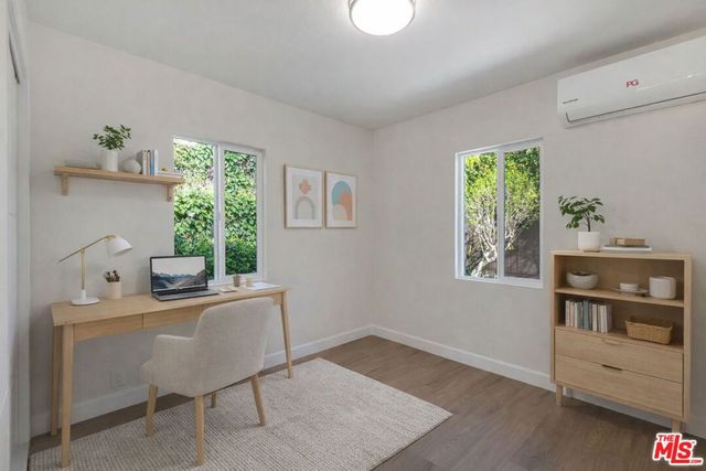 4933 W 20th Street, Los Angeles, CA 90016