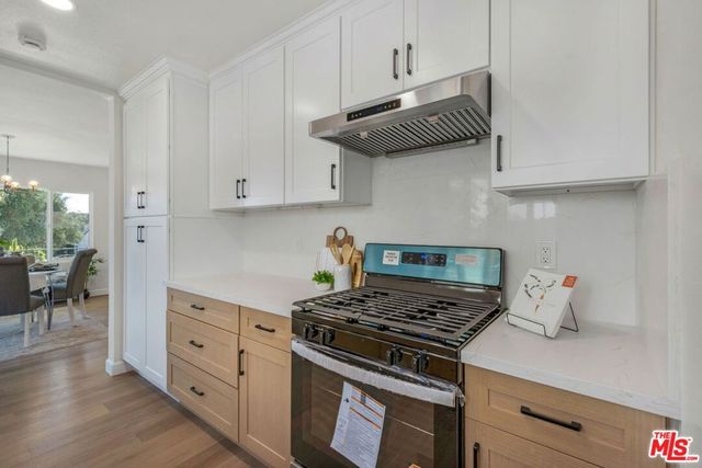 4933 W 20th Street, Los Angeles, CA 90016