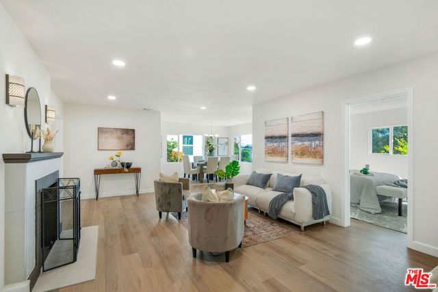 4933 W 20th Street, Los Angeles, CA 90016