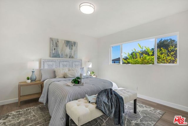 4933 W 20th Street, Los Angeles, CA 90016