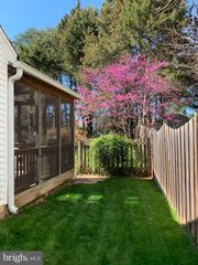 4322 GALESBURY LN, Chantilly, VA 20151