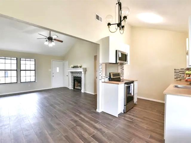 520 Post Oak Lane, Burleson, TX 76028