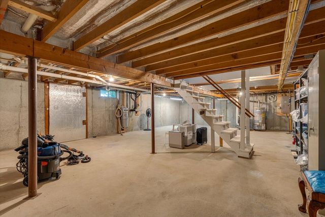 36 Mooring Dr, Barnstable, MA 02635